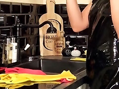 GloveMansion - hu yi tian sex de Mal - Yellow Rubber Gloves Make Her
