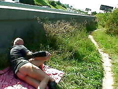 Dark va pchan German girl making a cock cum hard near the road