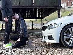 rischioso sesso pubblico al parcheggio con cum rondine
