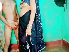 Desi sexy video kala sari bari bhabhi looked very beautiful after taking all off and making her a mare