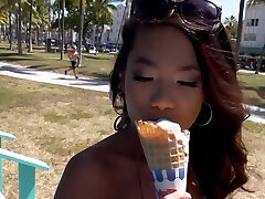 Vina Skyy In Great Day For A lirtle sister On South Beach 23-08-2020
