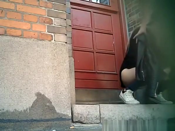 Outdoor Pissing