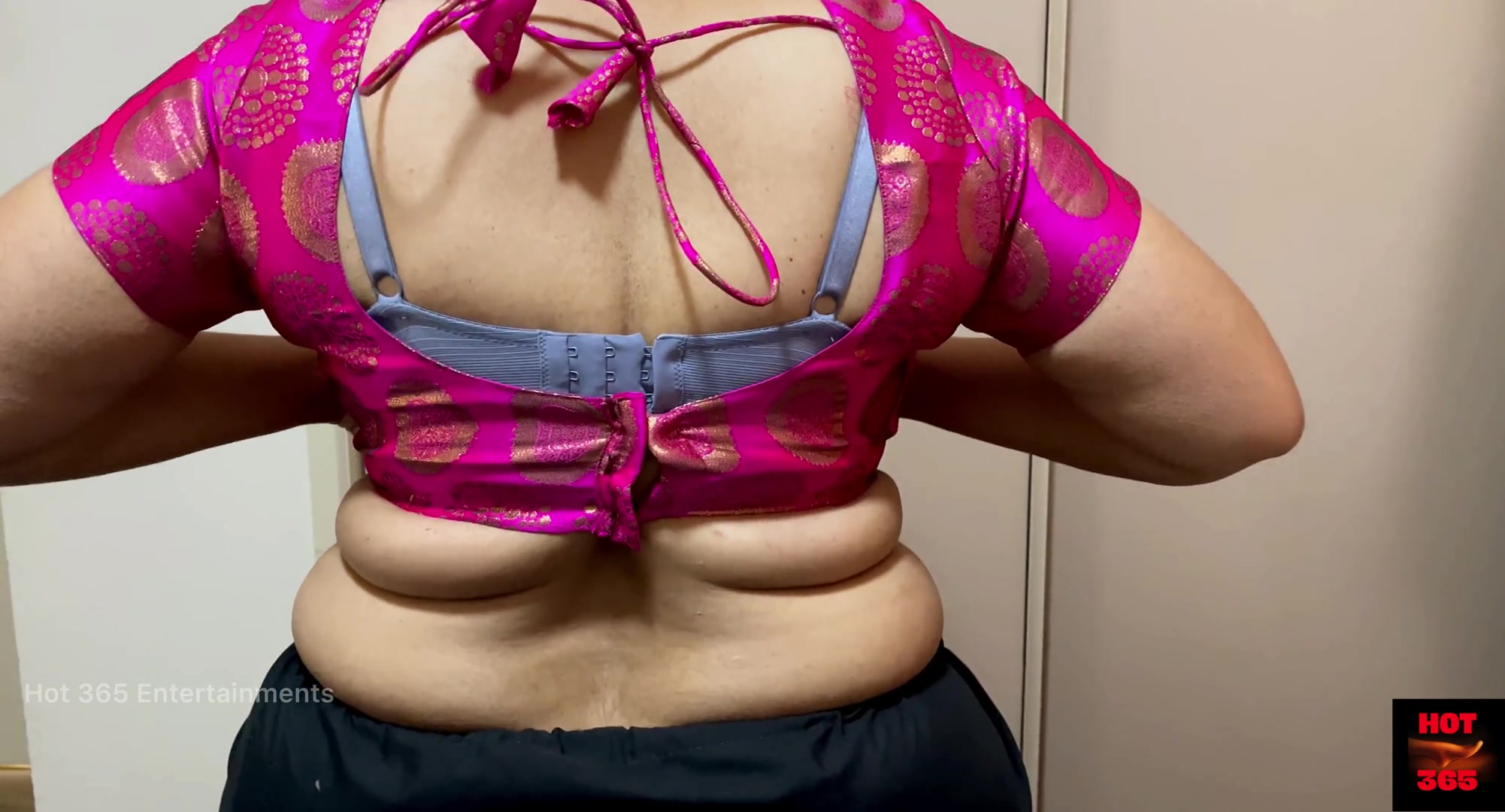 Mallu aunty saree change